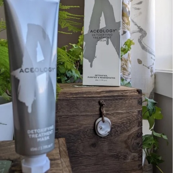 ACEOLOGY DETOXIFYING TREATMENT MASK - Picture 3 of 7